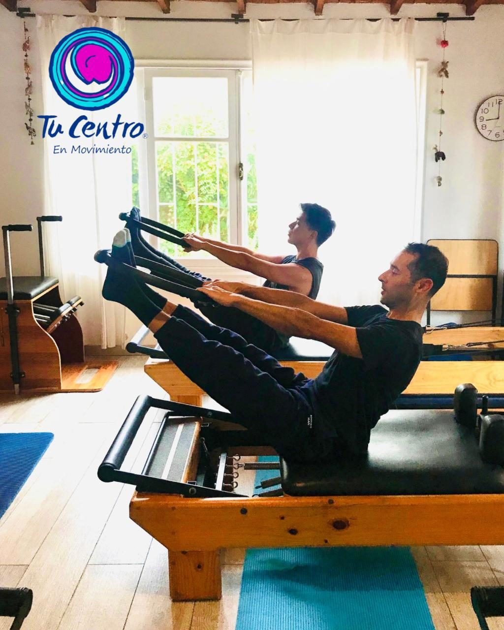 Alumno entrenando en el reformer